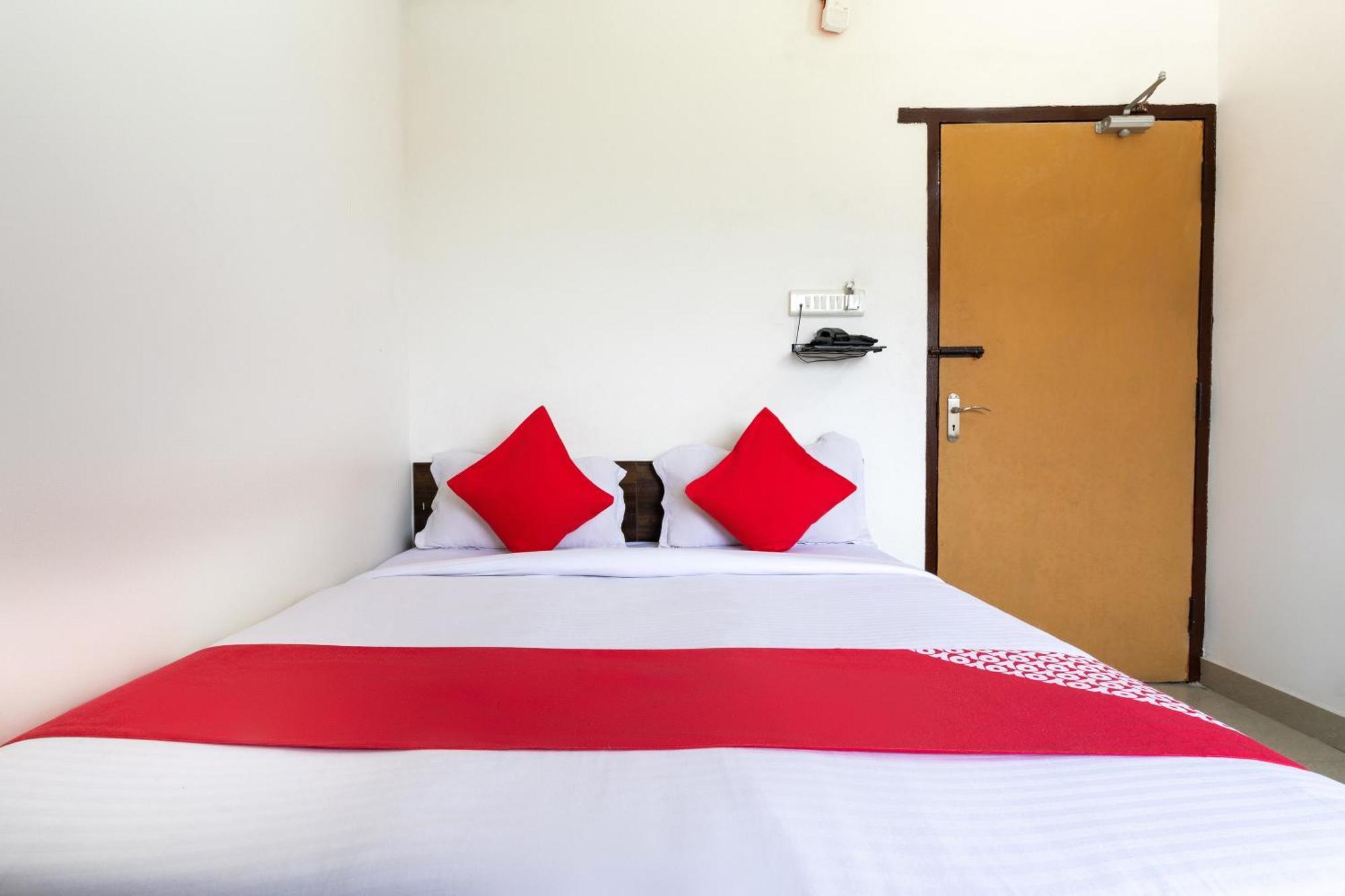 Oyo Splenor Inn Kammasandra Buitenkant foto