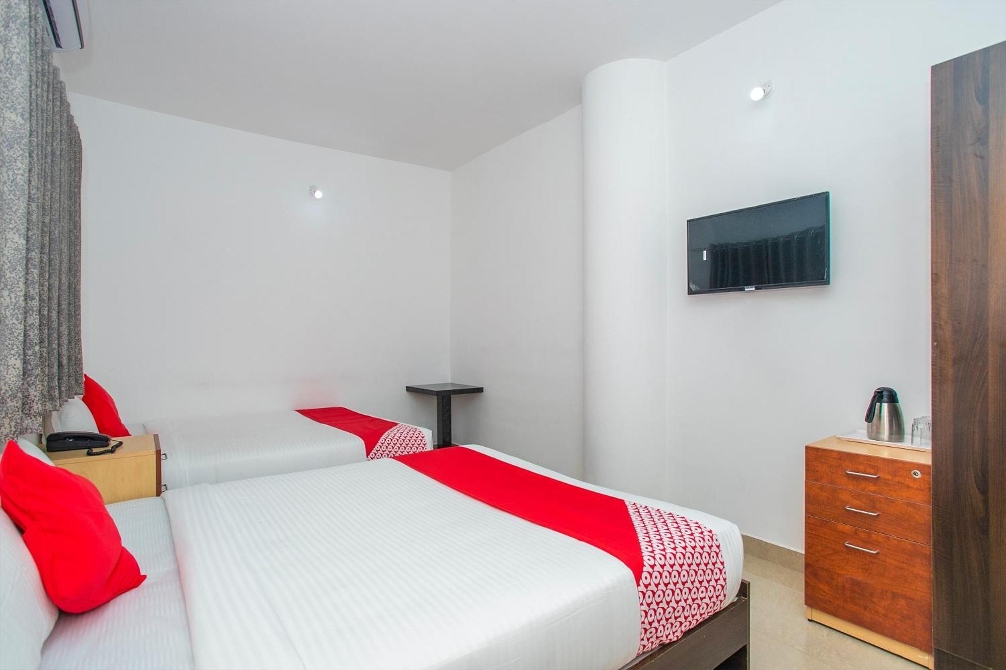 Oyo Splenor Inn Kammasandra Buitenkant foto