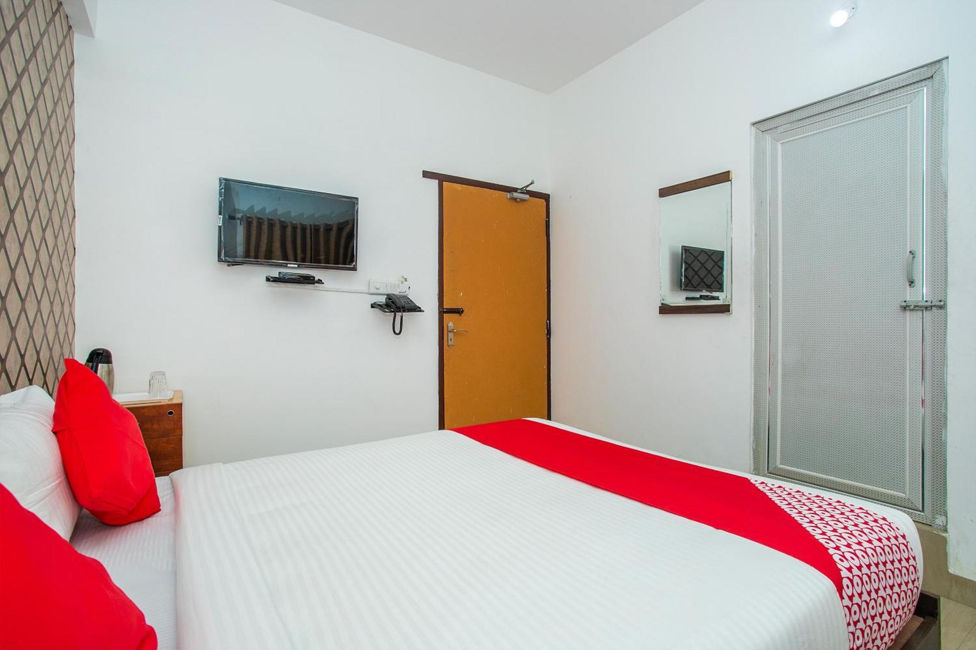 Oyo Splenor Inn Kammasandra Buitenkant foto