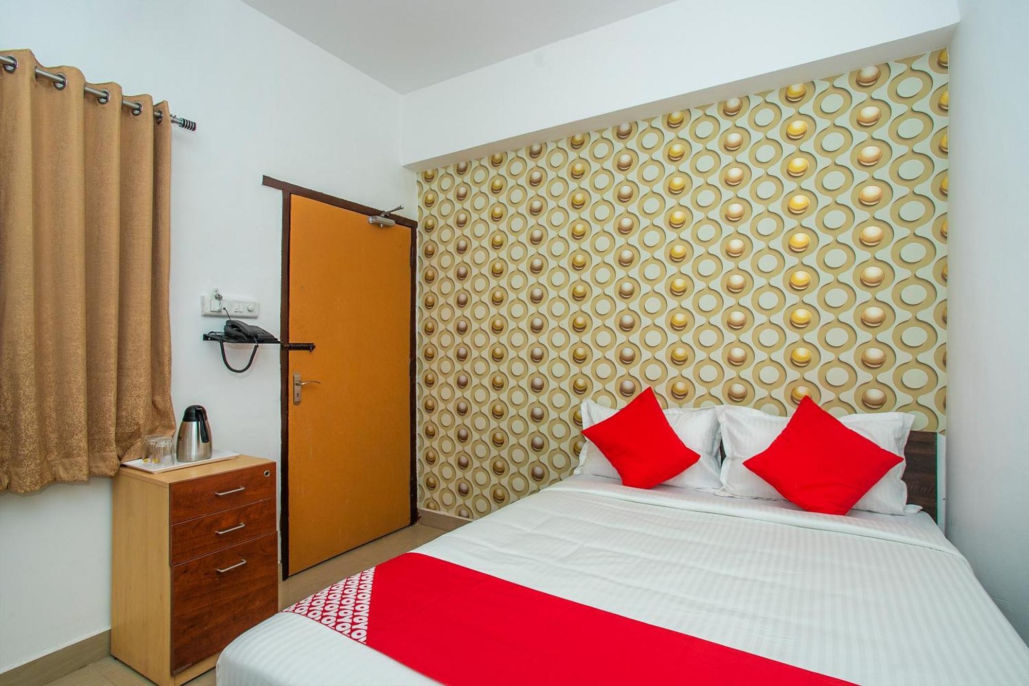 Oyo Splenor Inn Kammasandra Buitenkant foto